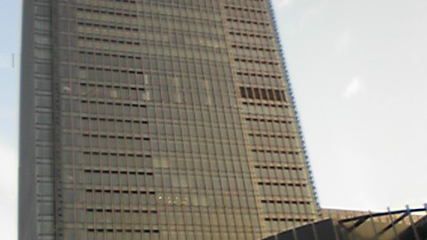 秋空のミッドタウン