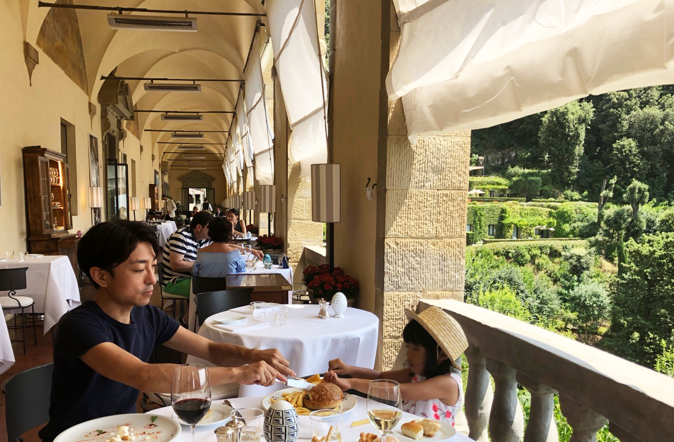 高台からフィレンチェを望む感動のレストラ…